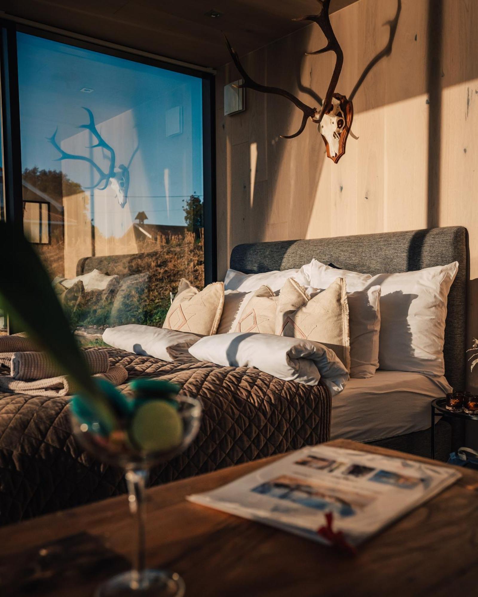 Wonderinn Riverside Arnes  Экстерьер фото