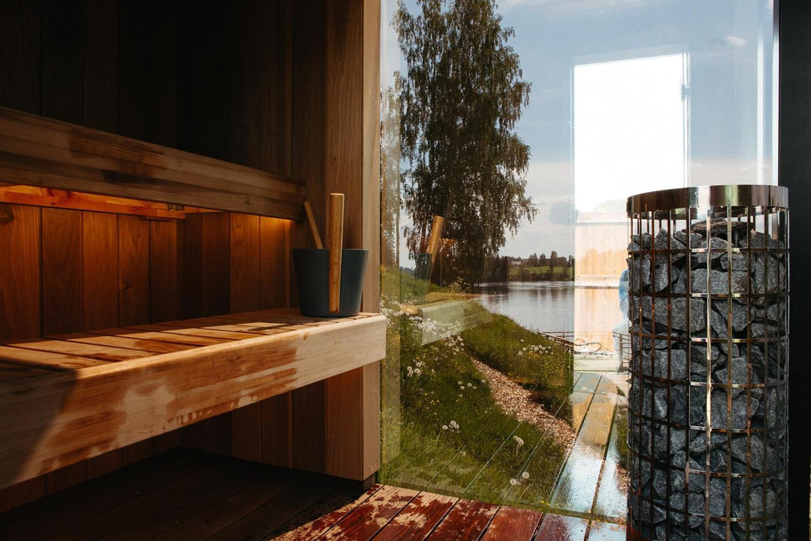 Wonderinn Riverside Arnes  Экстерьер фото