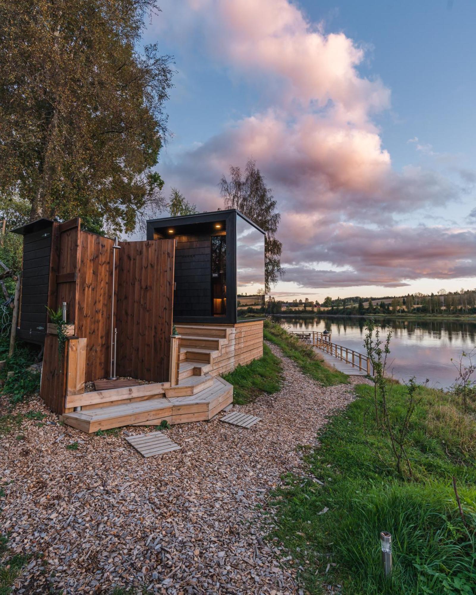 Wonderinn Riverside Arnes  Экстерьер фото