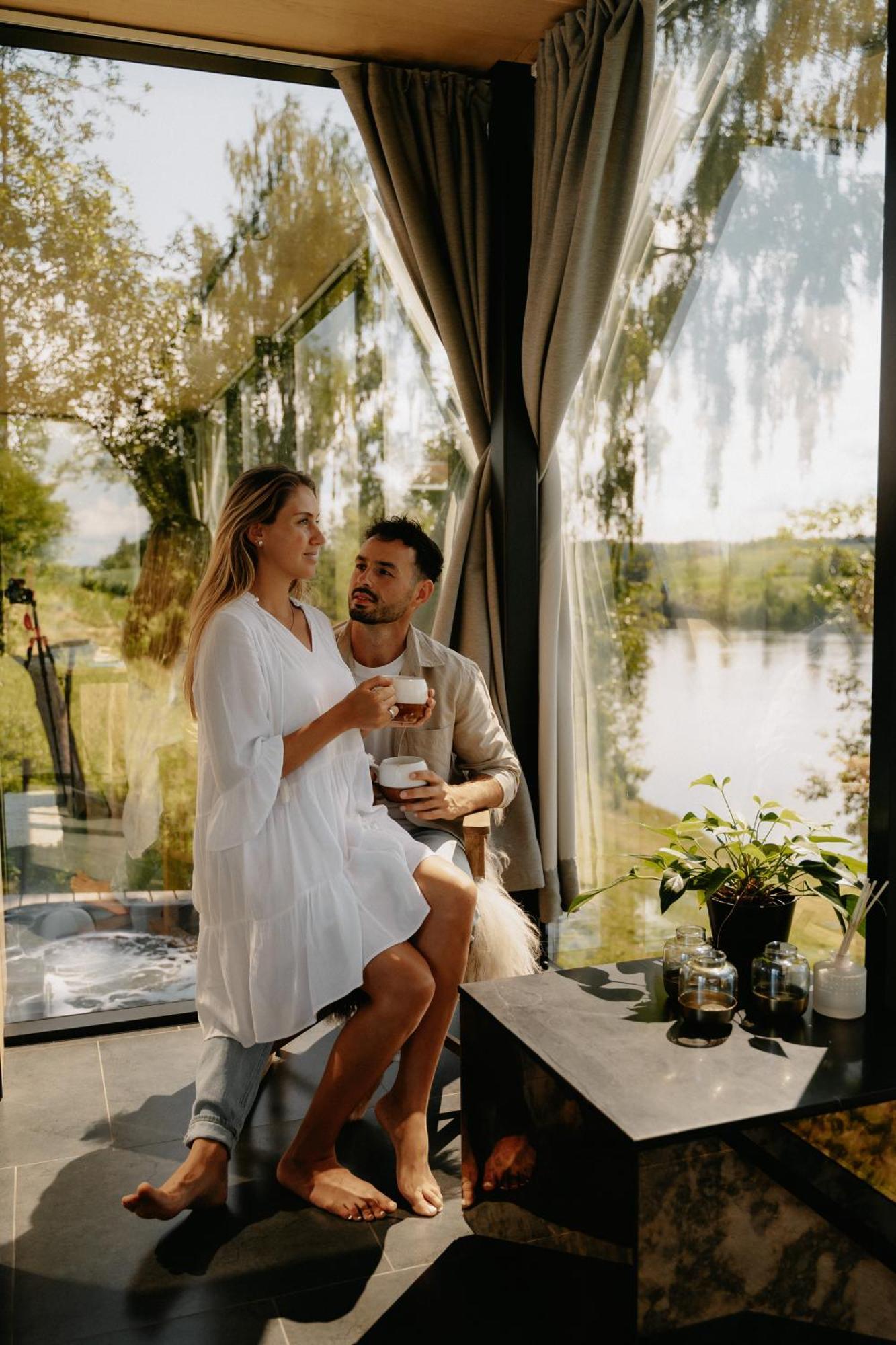 Wonderinn Riverside Arnes  Экстерьер фото